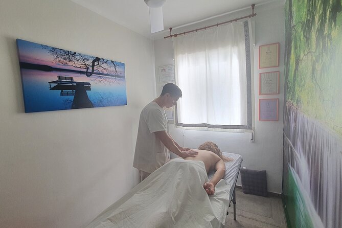 1 Hour Private Chiromassage Session in Seville - Tailoring the Session: Relaxing or Intense, It’s Your Call