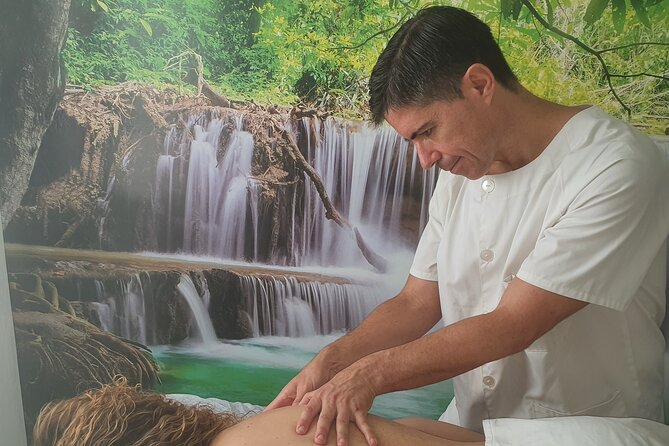 1 Hour Private Chiromassage Session in Seville - Jesús and the Calm Professional Style That People Rely On