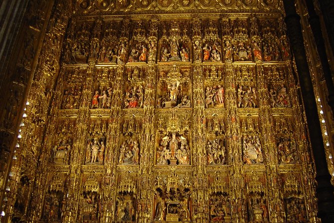 3-hour Seville Cathedral and Alcazar Skip-the-Line Combo Tour - The guide and headphones: what makes this tour feel easy