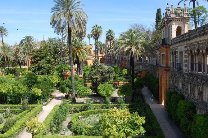 Alcázar and Jewish Quarter Guided Walking Tour in Seville - Alcázar skip-the-line timing: why it’s worth caring about