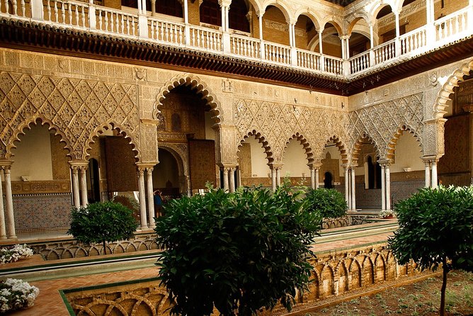 Alcázar and Jewish Quarter Guided Walking Tour in Seville - Royal palace stops: Moorish, Gothic, Renaissance—how the tour connects it all