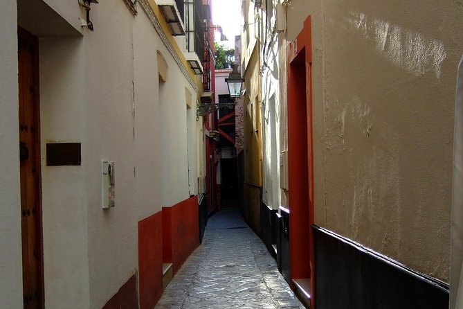 Alcázar and Jewish Quarter Guided Walking Tour in Seville - Walking logistics: 5 km on city pavement