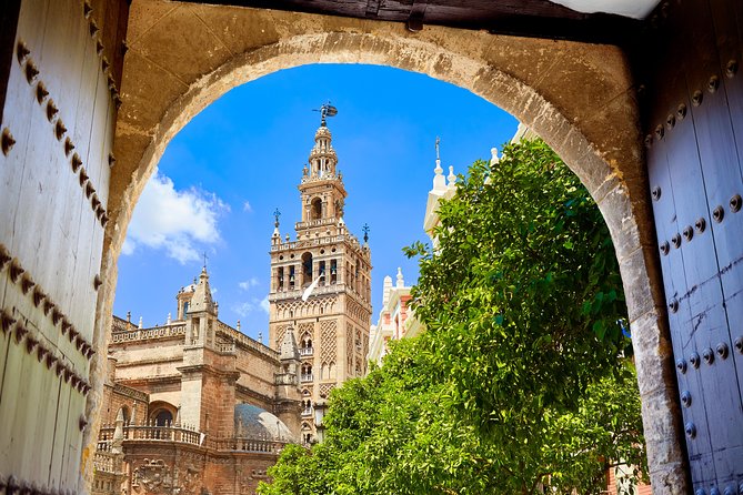 Alcazar, Cathedral and Giralda Guided Tour with Priority Tickets - Priority Tickets and a 30-Person Group: the Value Play