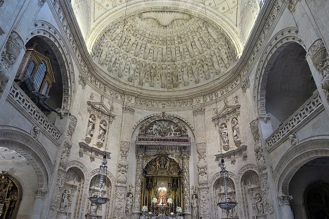 Alcazar, Cathedral and Giralda Guided Tour with Priority Tickets - Real Alcázar de Sevilla: a working palace where styles keep changing