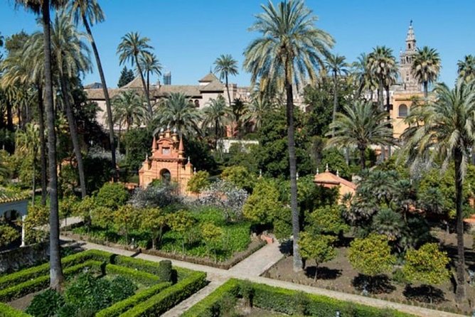 Alcazar, Cathedral and Giralda of Seville with entrance fee included - What the official English guide changes (and what you still control)
