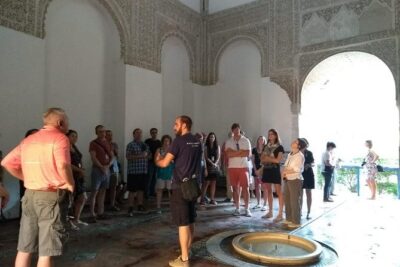 Alcazar & Cathedral of Seville Private Guided Tour - Plaza del Triunfo: your quick start and orientation point