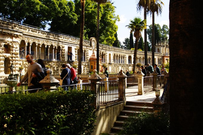 Alcazar of Seville Exclusive Group, max. 9 travelers - Patio de Banderas: a smaller stop with big meaning