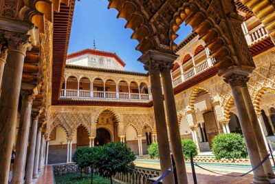 Alcazar of Seville Guided Tour with Skip the Line Ticket - Getting there: the start point at Monumento a la Inmaculada Concepción