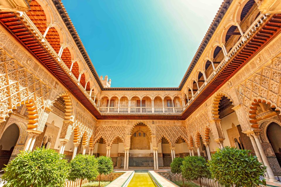 Alcázar of Seville Skip-the-Line Tickets and Guided Tour - Courtyards and palace rooms: learning to see the details