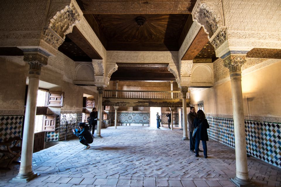 Alhambra and Albaicín Full-Day Private Tour from Seville - Generalife Gardens: the sultan’s summer palace in a calm setting