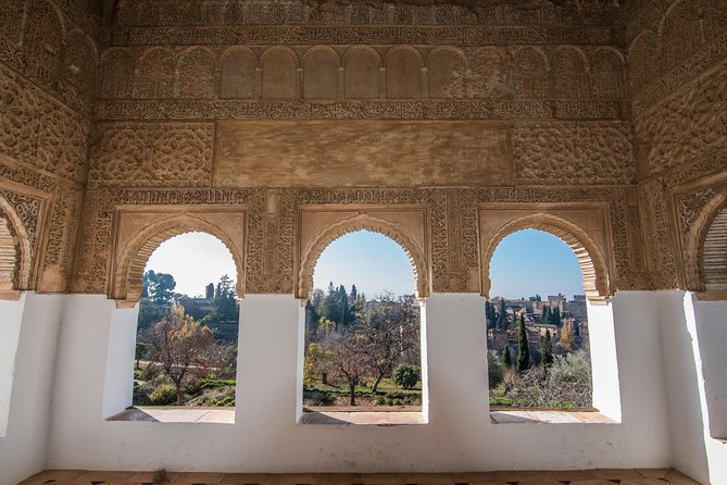 Alhambra with Nazaries Palaces Private Tour from Seville - Alcazaba Fortress: Military Geometry and Sierra Nevada Views