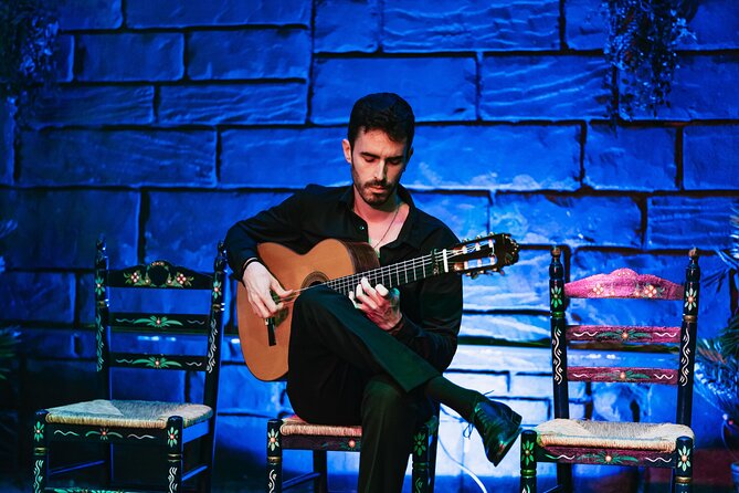 Baraka Triana. Flamenco show with drink - Triana Flamenco at Baraka Sala Lola de los Reyes
