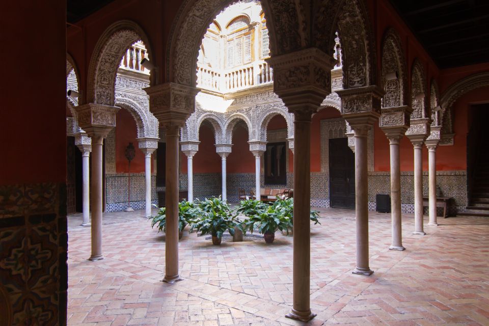 Casa de Salinas Entry Ticket with Audio Guide - Entering the 16th-century patios with Mudéjar plasterwork arches