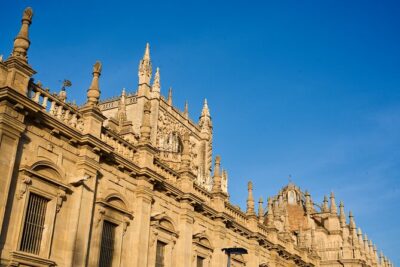 Cathedral and Giralda Tour - What to focus on: altarpiece, choir, and Columbus context