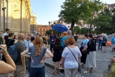 Cathedral of Seville English Guided Tour with Skip the Line & Access to Giralda - The Catedral de Santa María de la Sede walk: what you’ll actually notice