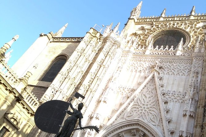 Cathedral of Seville English Guided Tour with Skip the Line & Access to Giralda - Giralda Tower climb: 105 meters of Seville views