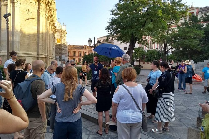 Cathedral of Seville English Guided Tour with Skip the Line & Access to Giralda - The Catedral de Santa María de la Sede walk: what you’ll actually notice