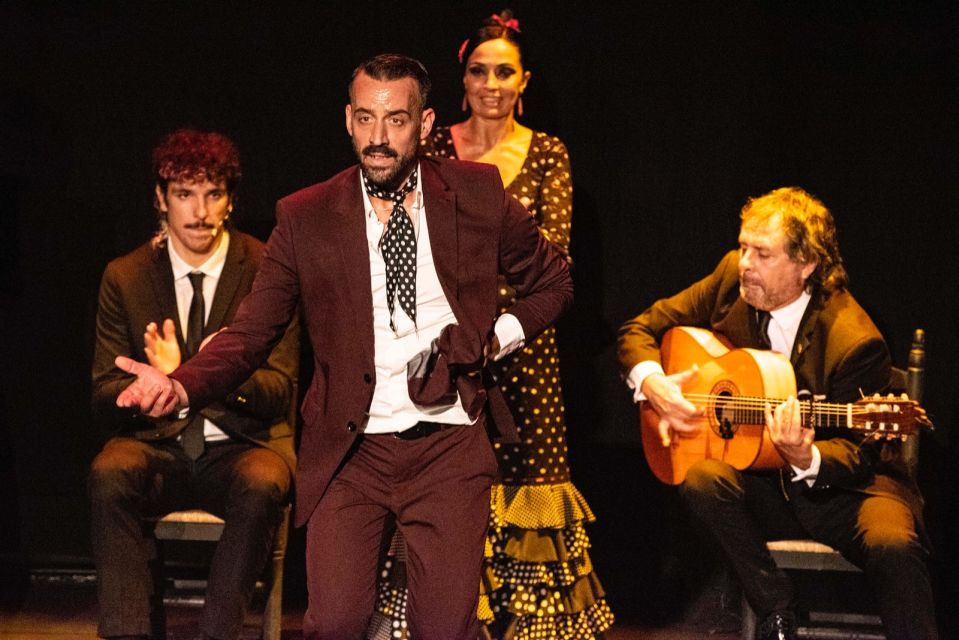 Combo: Hop on hop off + Flamenco Show & Walking tours - Triana at 13:00: the river neighborhood walk that turns photos into context