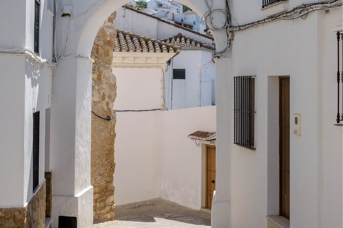 Day trip to Zahara, Setenil and Ronda from Seville - The 7:45am start, small-van comfort, and how the day moves
