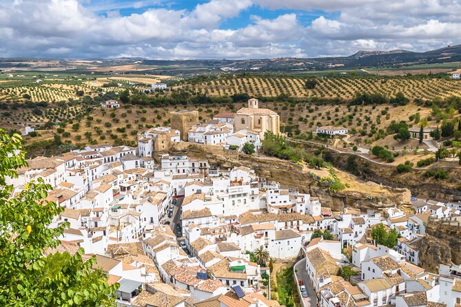 Day trip to Zahara, Setenil and Ronda from Seville - Stop 3: Ronda and timing your lunch around the bridge