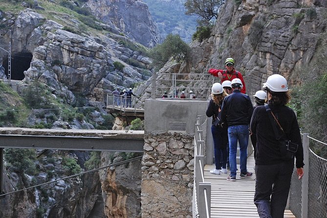 El Caminito del Rey Path - The 9:00 am flow: pickup, transport, and timing