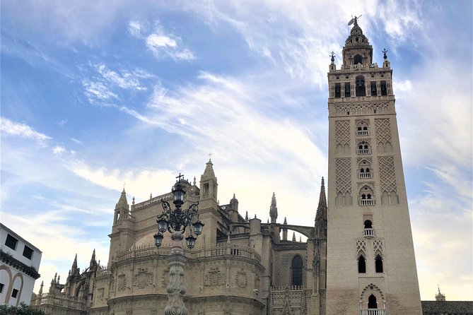 Essential Seville's Ancient History: An Audio Tour - Start at Plaza Nueva: your orientation station