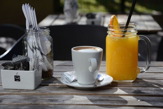Exclusive Alcazar with breakfast or afternoon coffee in gardens - Meeting Near La Giralda: Easy Start, Clear Ending