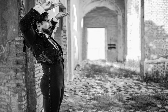 Flamenco Dance Masterclass - Inside the studio: mirrors, sound, and a proper wooden floor