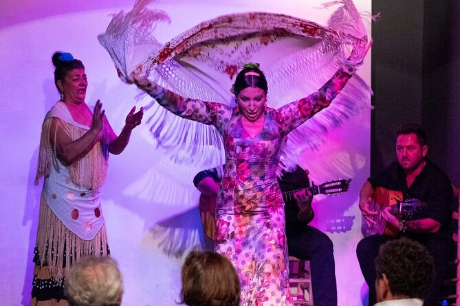Flamenco show at the foot of the Giralda in Seville - What the Feedback Suggests About the Performers