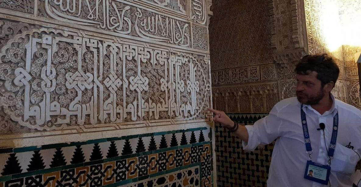 From Seville: Granada Day Trip with Alhambra and Albaicín - Why Granada feels like two different cities