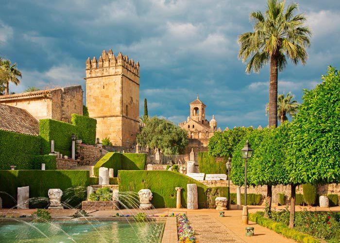 From Seville: Private Transfer to Granada and Córdoba Tour - Judería Streets and the Synagogue Area: White Walls, Tile, and Patios