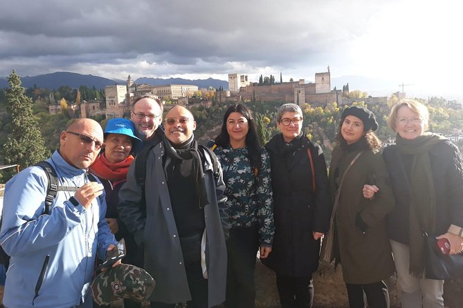 Granada Day Trip: Alhambra & Nazaries Palaces from Seville - Guide quality and group dynamics: what can affect your day