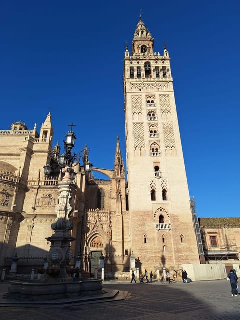 Guided tour in the Cathedral of Seville - Seville Cathedral in 1 hour: how the guide keeps it from becoming chaos