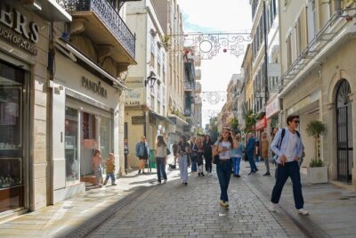 Historic Gibraltar Rock and St Michael's Cave Tour from Seville - Getting there from Seville: pickup, borders, and that runway walk