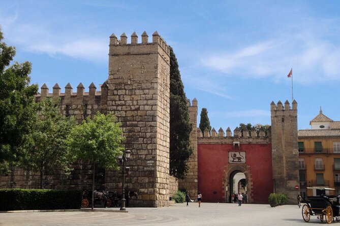Horse and Carriage Sightseeing Tour in Seville - Maria Luisa Park and the Plaza de España moment you came for