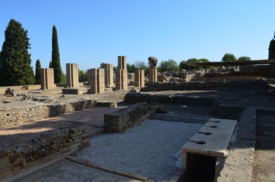 Italica, city of emperors - The guide makes the difference: what María de la Paz González Vázquez does well