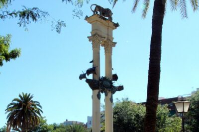 Jewish Heritage Tour - The Guide Makes It: Art Historian Storytelling (Estella, Susanna, Moisés)