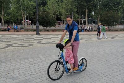 Kickscooter electric tour Sevilla - Catedral de Sevilla and Plaza del Triunfo: Seeing the Icon from Every Angle