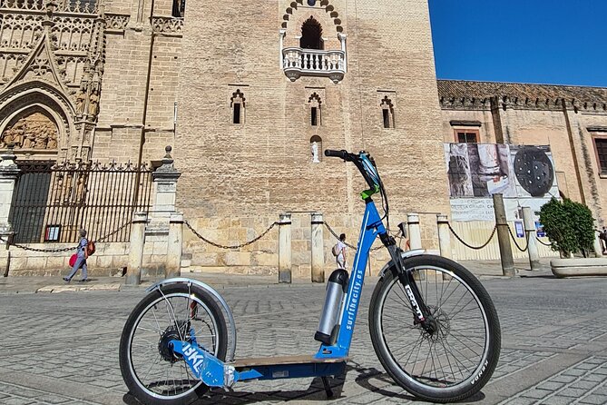 Kickscooter electric tour Sevilla - Plaza España and Jardines de Murillo: Where the Scooter Makes Photos Easy