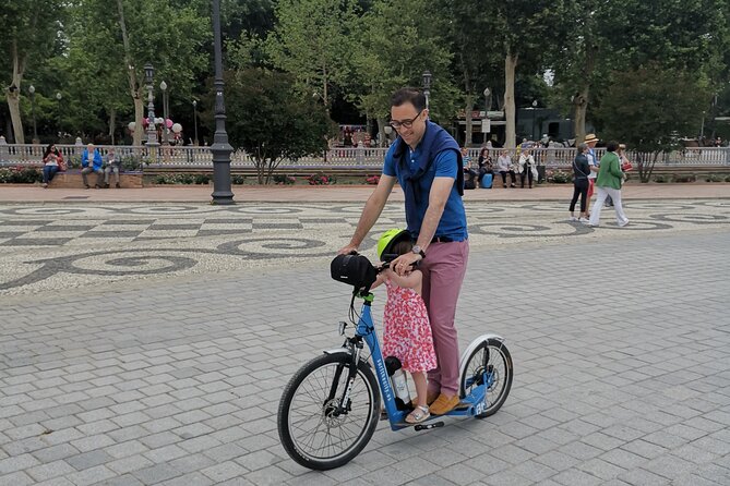 Kickscooter electric tour Sevilla - Catedral de Sevilla and Plaza del Triunfo: Seeing the Icon from Every Angle