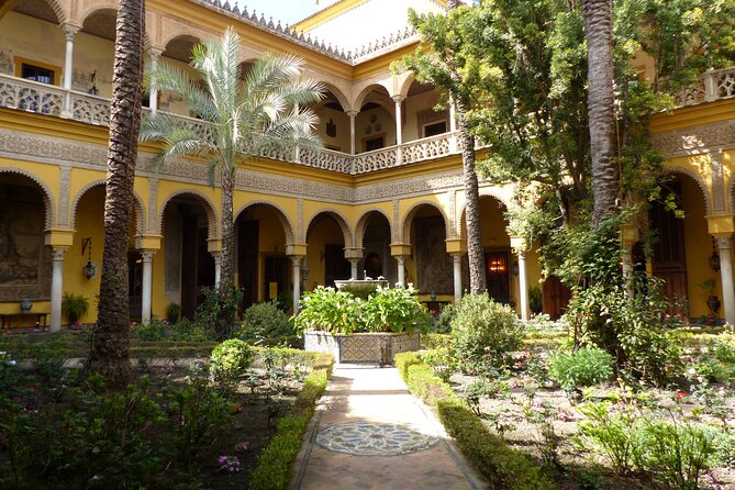 Las Dueñas Palace Guided Tour in Seville with Entrance Included - The guide makes the difference: what to expect from the storytelling