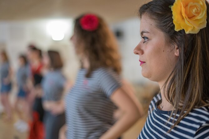Learn Flamenco in 90 minutes - Gift flower - Where you meet: Calle Rioja, easy to slot into a day