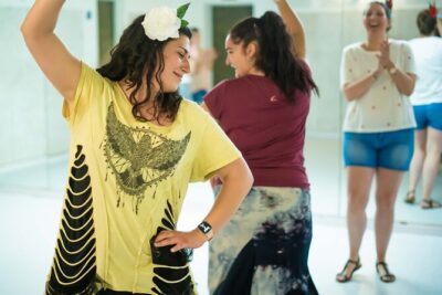 Learn Flamenco in 90 minutes - Gift flower - What you learn in 90 minutes: hands, taps, and body rhythm