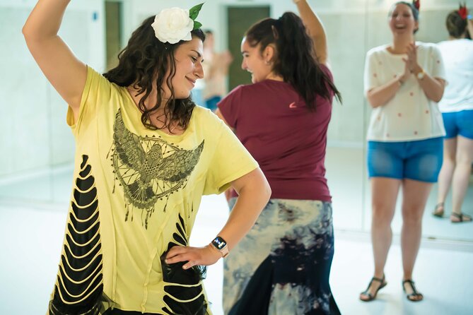 Learn Flamenco in 90 minutes - Gift flower - What you learn in 90 minutes: hands, taps, and body rhythm