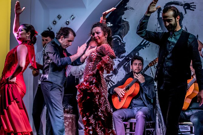 Los Gallos Flamenco Show Admission Ticket - Finding your seat in a small room: what to expect upstairs and in tight seating