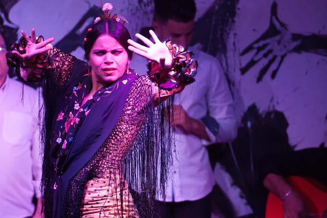 Los Gallos Flamenco Show Admission Ticket - Drinks, staff, and atmosphere: the practical comforts in a no-frills venue