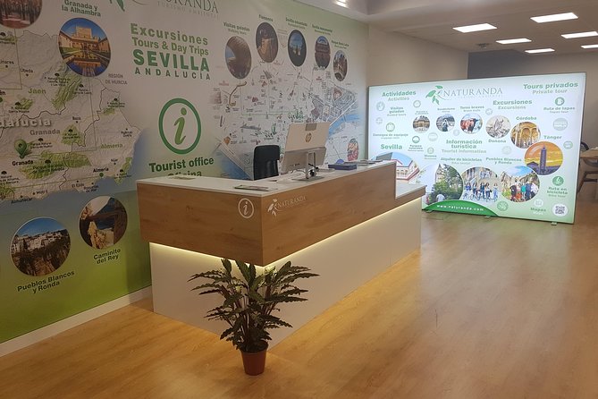 Luggage Room in Seville City Centre - Day 2: Luggage storage at Naturanda Tourism Information