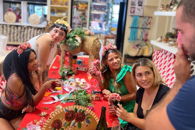 Make a traditional "tocado" sevillano - Picking your tocado style: where the fun starts