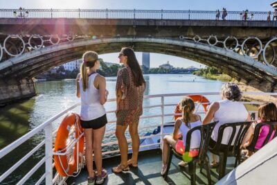 Panoramic Guadalquivir Cruise + Flamenco Show & Walking tour - Triana and Santa Cruz Walking Tours: Getting Close to Real Seville