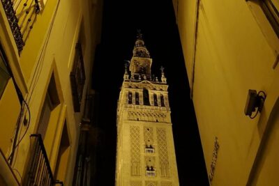 Paranormal Seville Tour in Spanish - Stop 2 at Ayuntamiento de Sevilla: paranormal stories with a real centerpiece